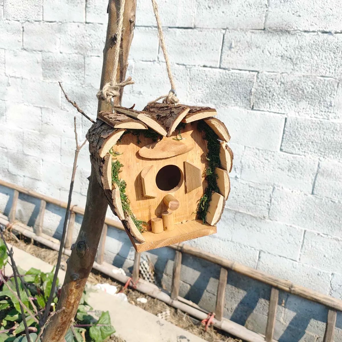 Nid d'oiseau en bois en forme de cœur avec poteau, maison extérieure, petite cage à oiseaux, perruche, 1 pièce